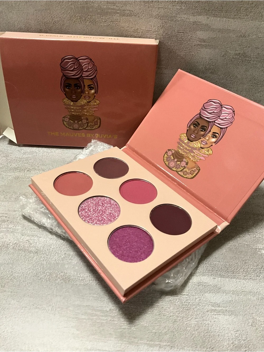Julia’s place Mauves Eyeshadow Palette - Pink & Plum Shades